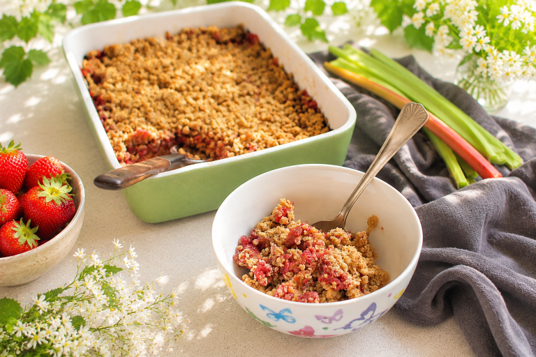 crumble s jahodami a rebarborou